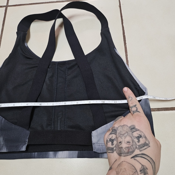 A18. ALO Take Charge Bra (black/white marble tie dye) - Picture 8 of 9